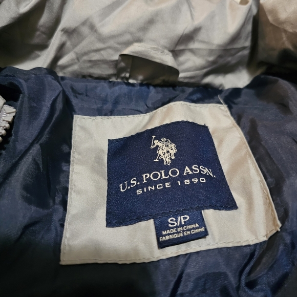 U.S. Polo Assn. Puffer Vest - Picture 3 of 5